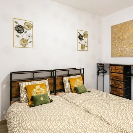 Apartment De Caractere, 4 Pers, Village Medieval Martel, Animaux Admis, Wifi Gratuit *